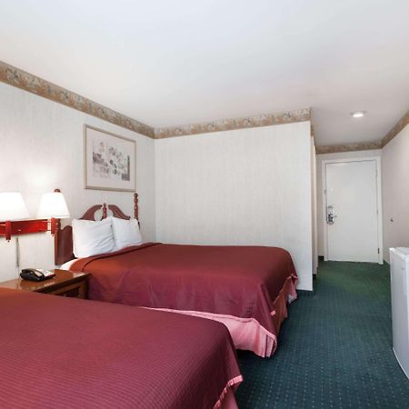 Travelodge By Wyndham Great Barrington Berkshires Exterior foto